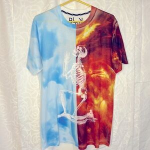 ROCAWEAR BLAK IS THE NEW BLACK  Men’s color t shirt. Praying skeleton. Size L.